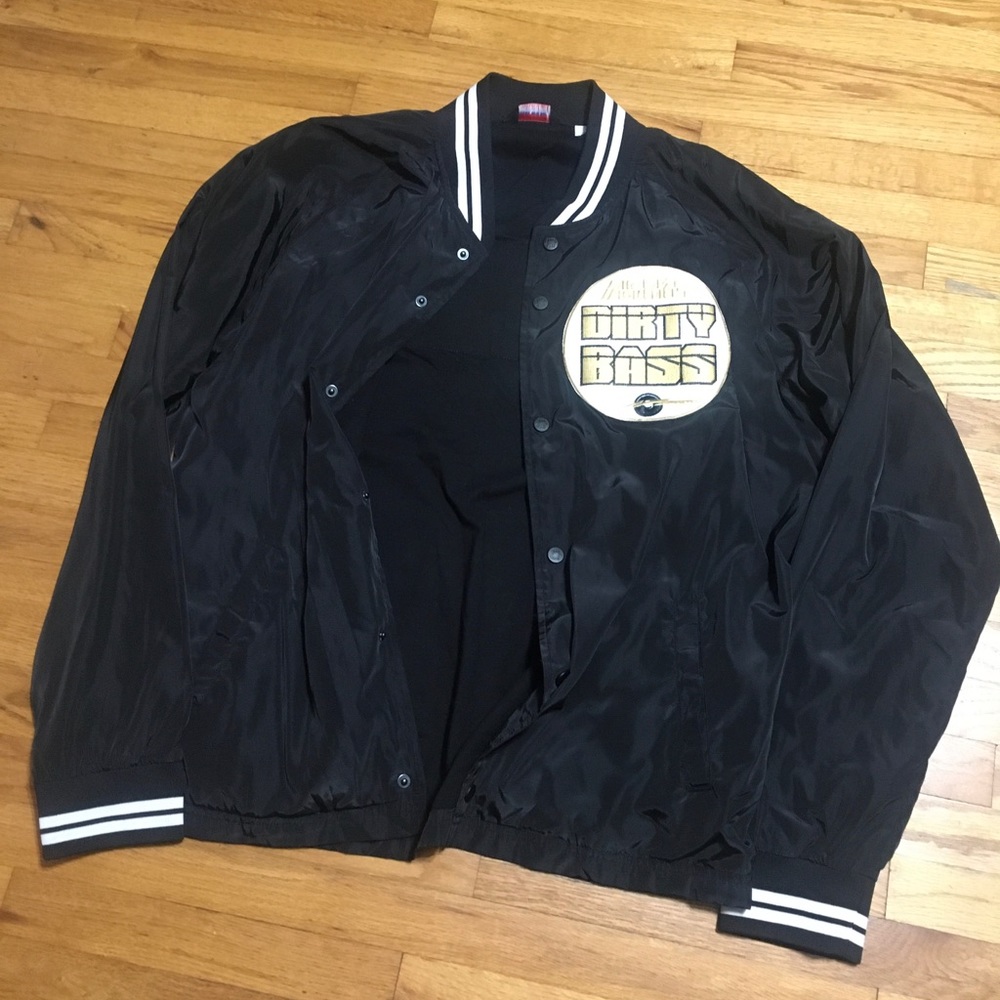 Dirty bass Undefeated size XXL